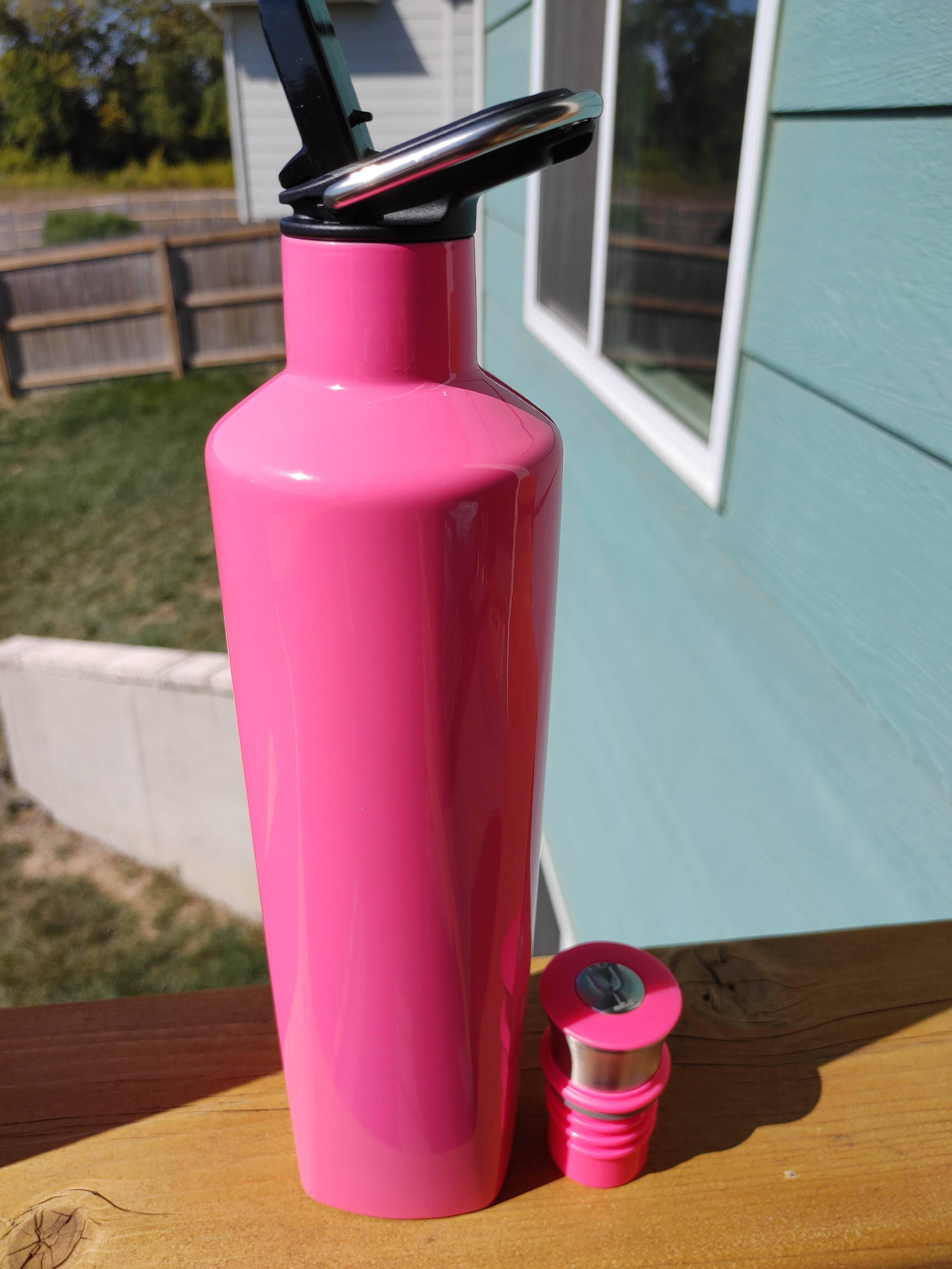 BrüMate Rehydration Bottle 25oz. : NEON PINK – Peppered Skye Boutique